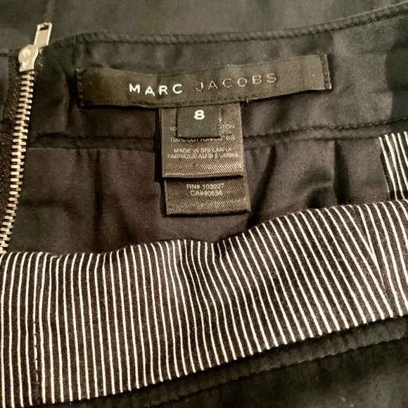 Marc Jacobs Black Fishtail Skirt. Size 8 - Picture 4 of 5